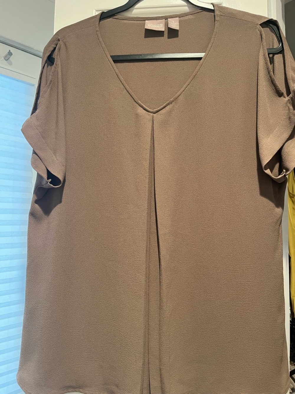 Chico's Cold ShoulderTaupe V-Neck Short Sleeve Blouse size 1 (M)